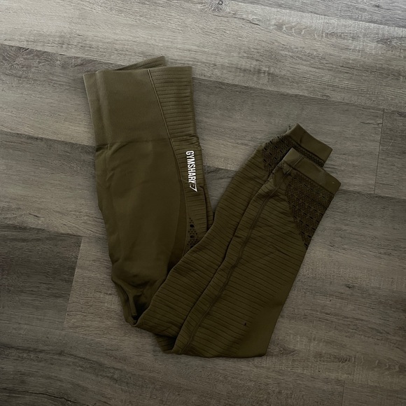 7 Pairs of Gymshark Leggings - Picture 2 of 7